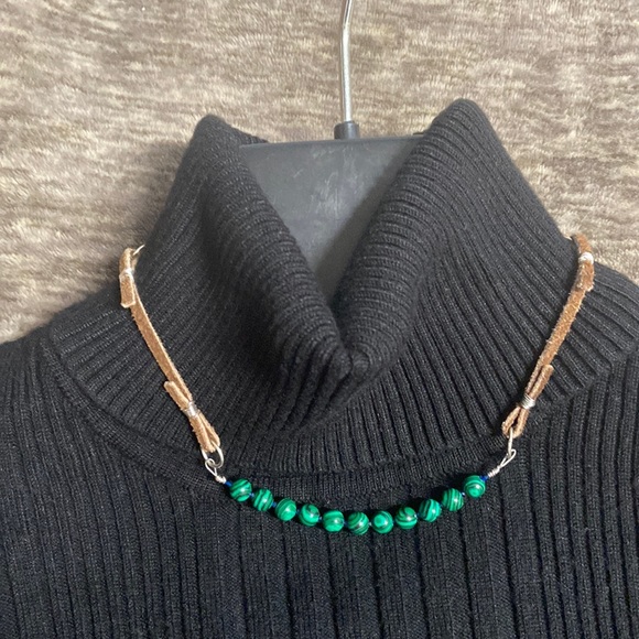 HP⭐️ Handmade Malachite & Sapphire on wire wrapped suede. New - Picture 2 of 11